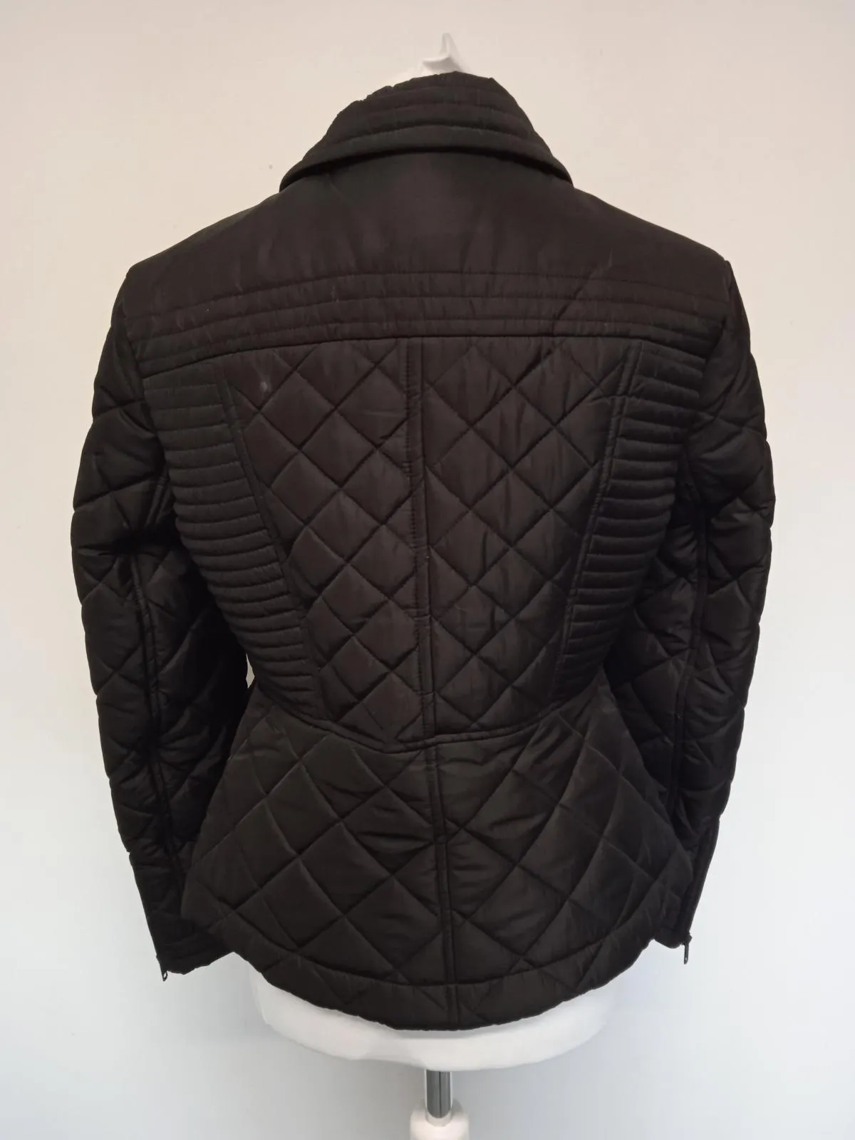 FRENCH CONNECTION Ladies Black Long Sleeve Quilted Jacket Approx. Size M