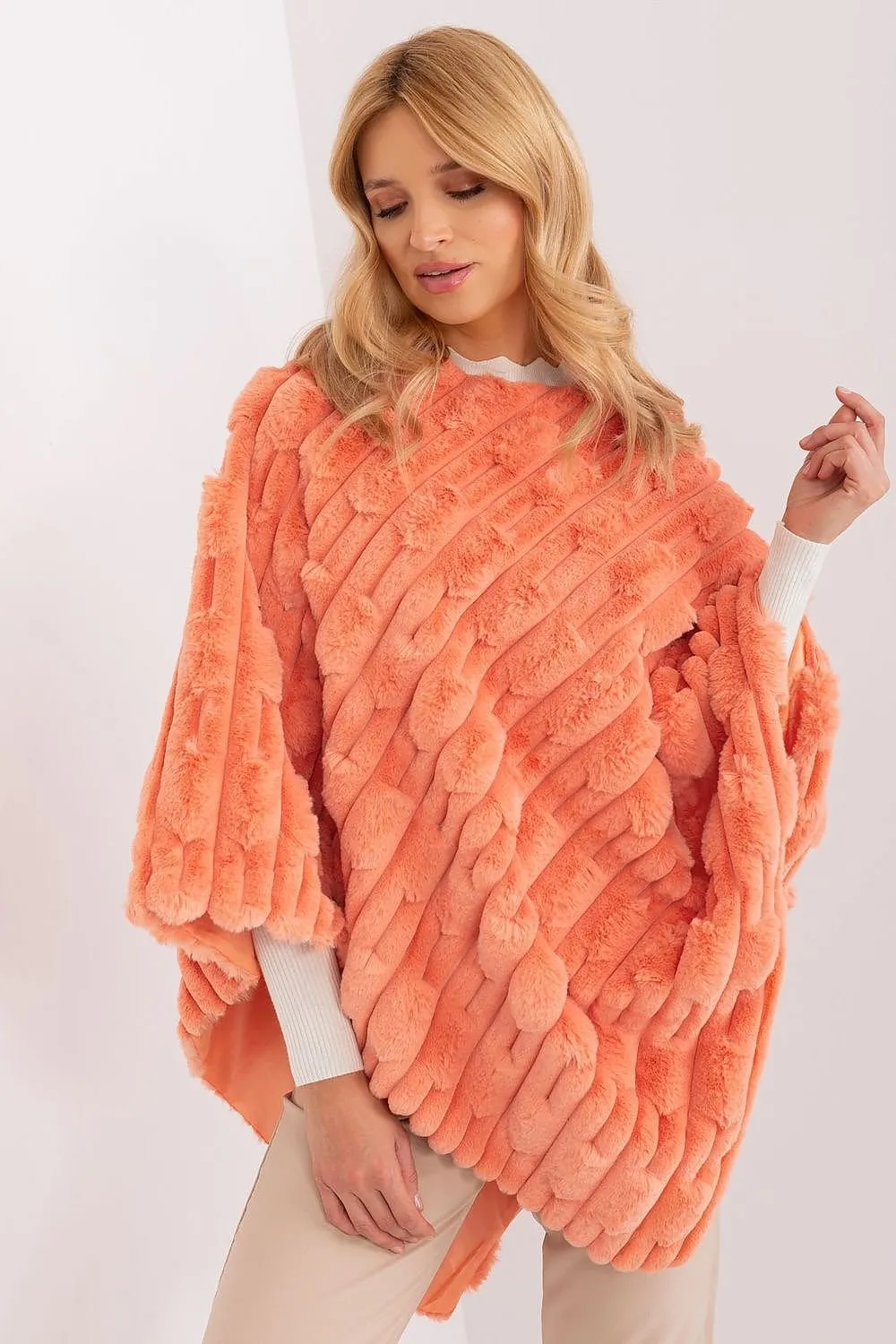 Poncho model 203664 AT