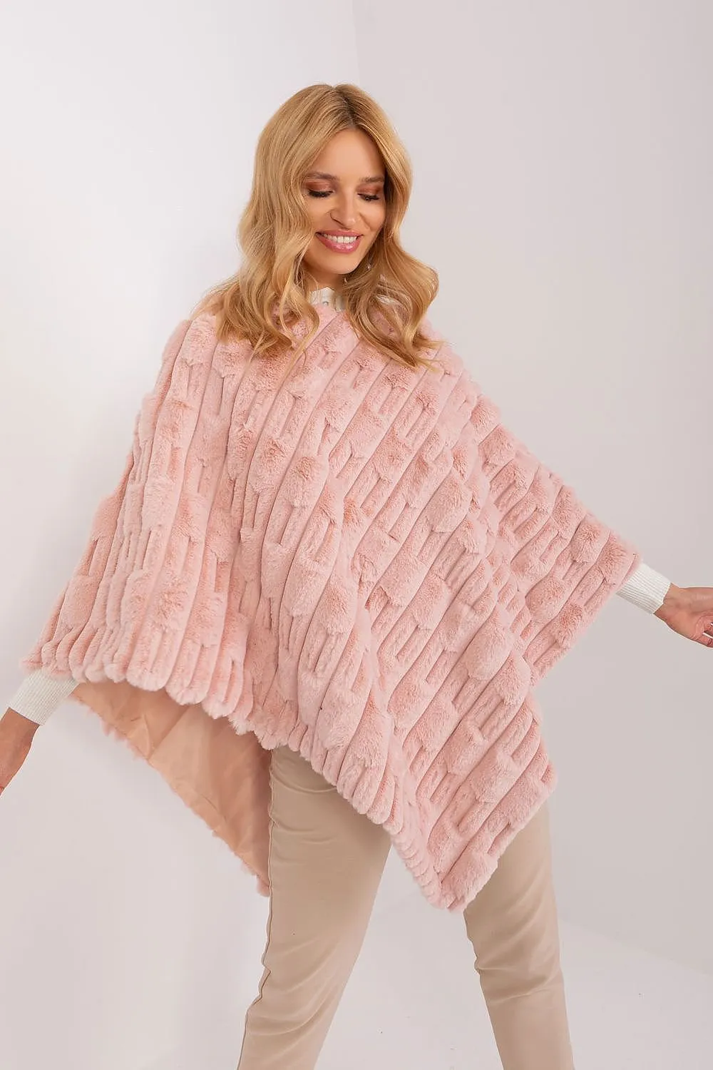 Poncho model 203664 AT