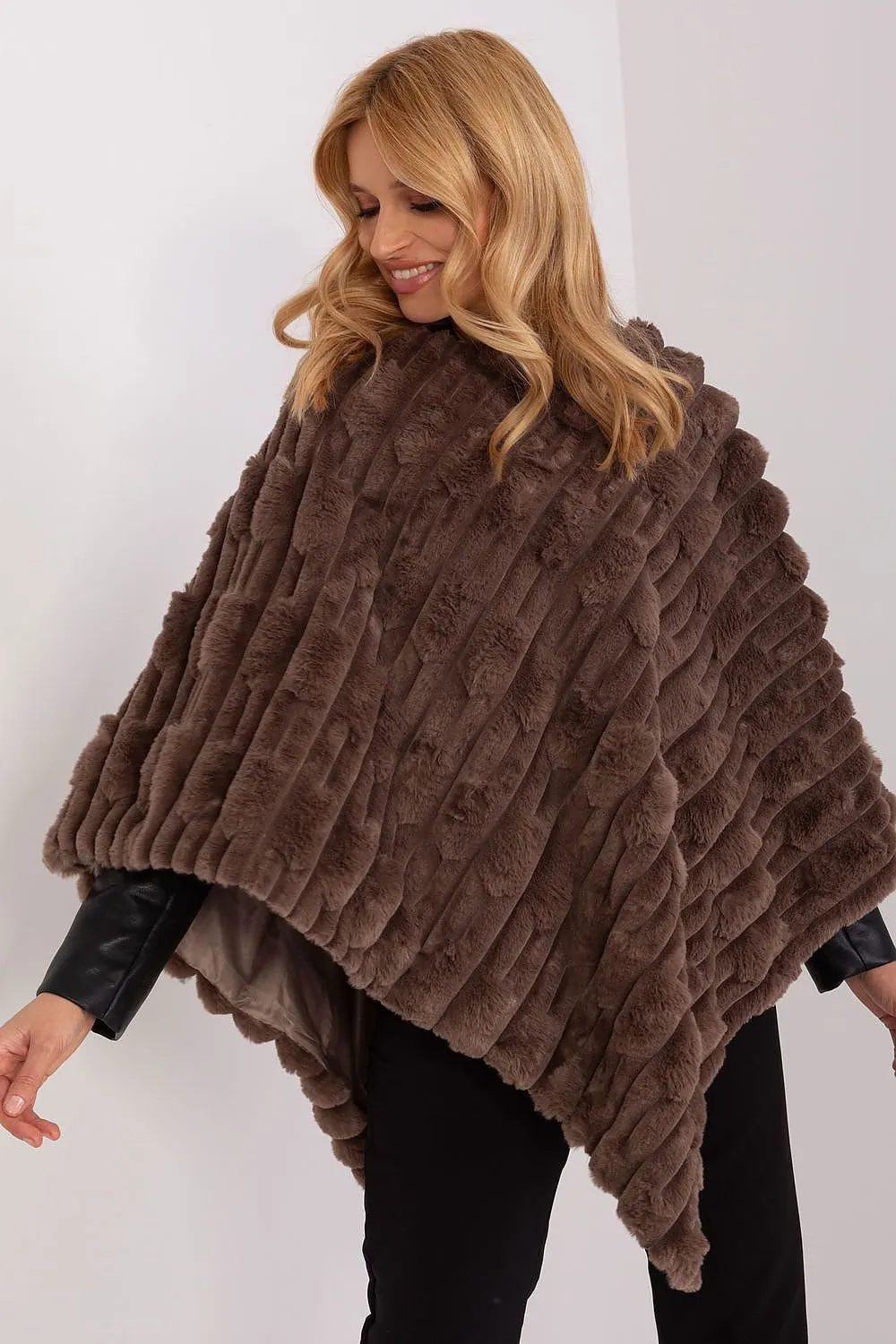 Poncho model 203664 AT