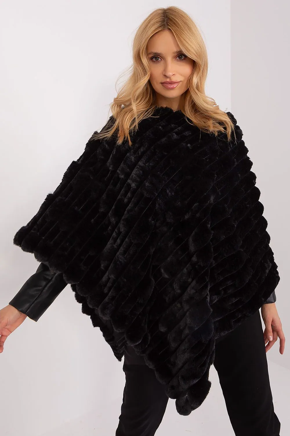 Poncho model 203664 AT